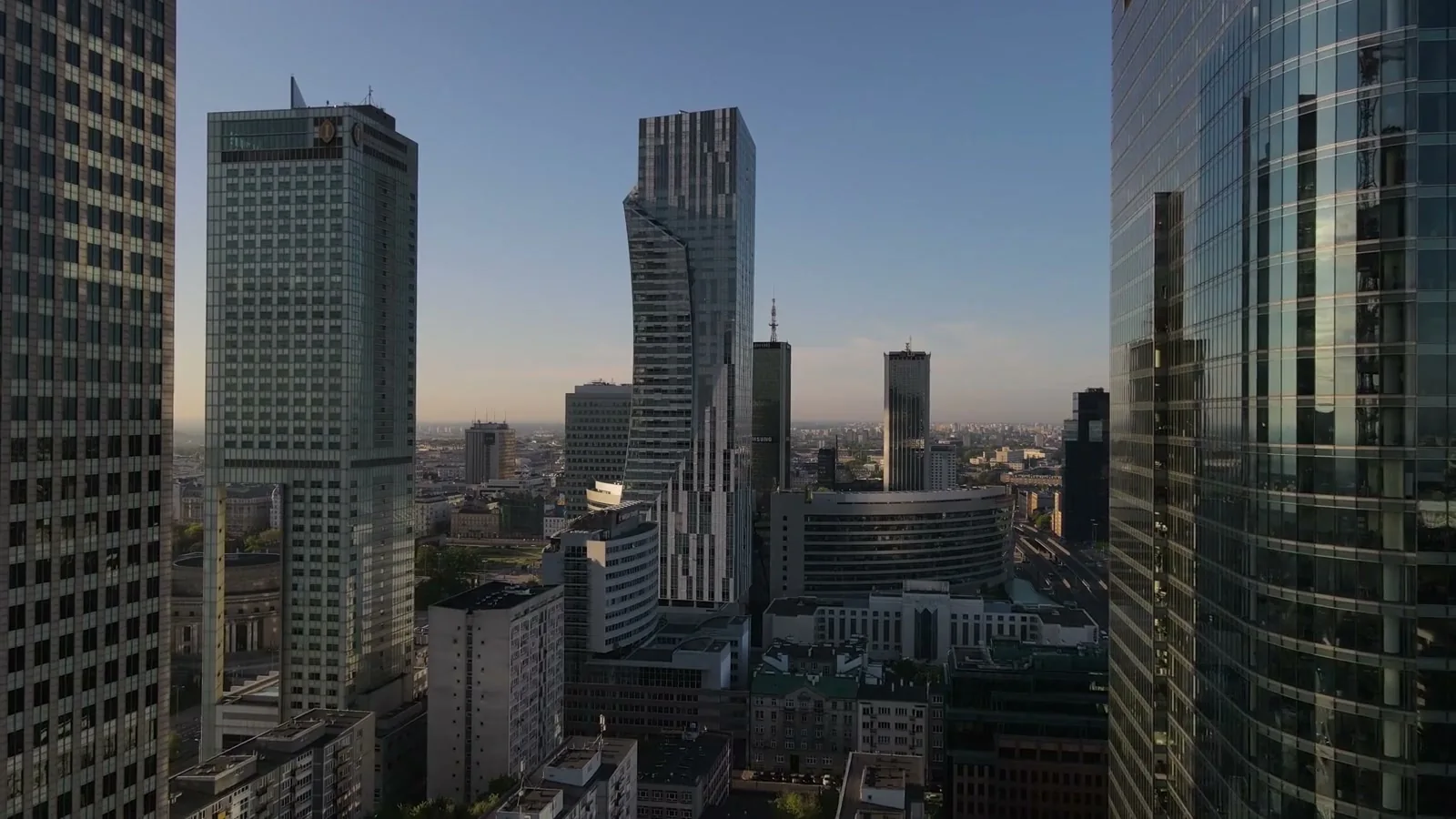 Contemporary commercial buildings and their urban setting